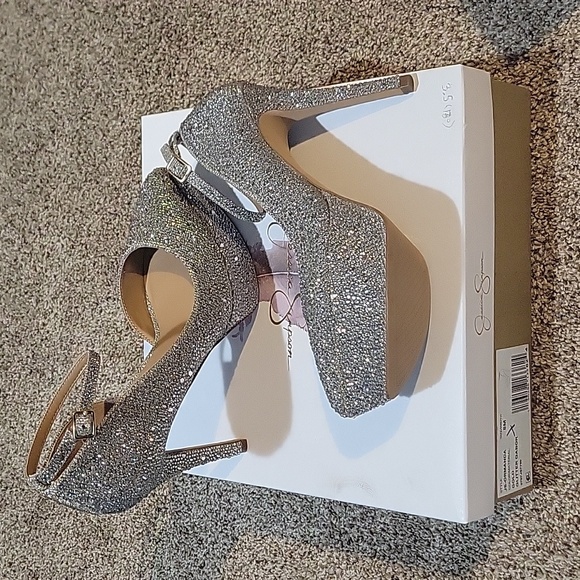 Jessica Simpson embellished ormanda - Picture 3 of 4